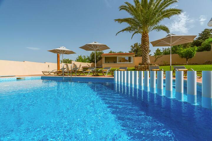 Villa Aretousa 1, 4 BD, pool, 1100m from beach