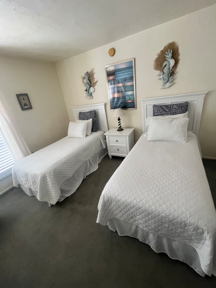 Сосема нов мебел и нова постелнина!