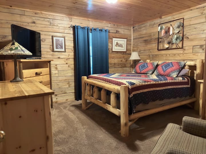 Cama doble de madera