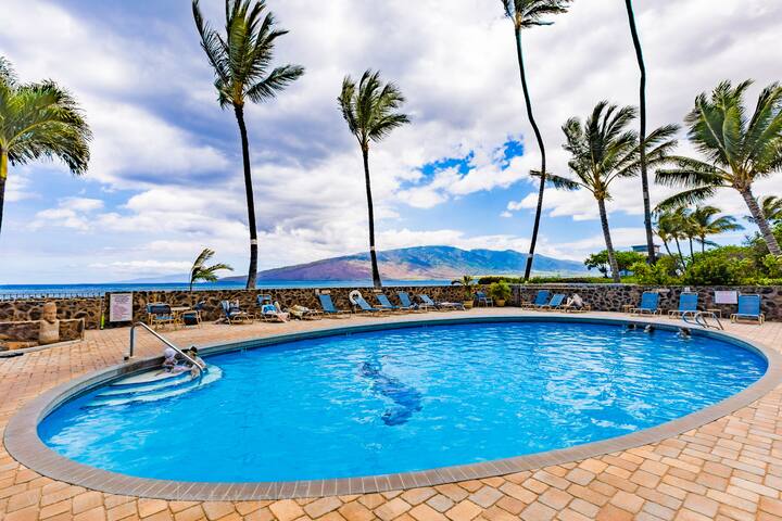 Menehune Shores 114 Oceanfront Paradise! Full A/C! gallery image 4