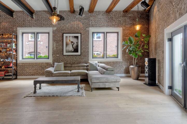 Amazing Holiday loft – Top Location & Canal View gallery image 2