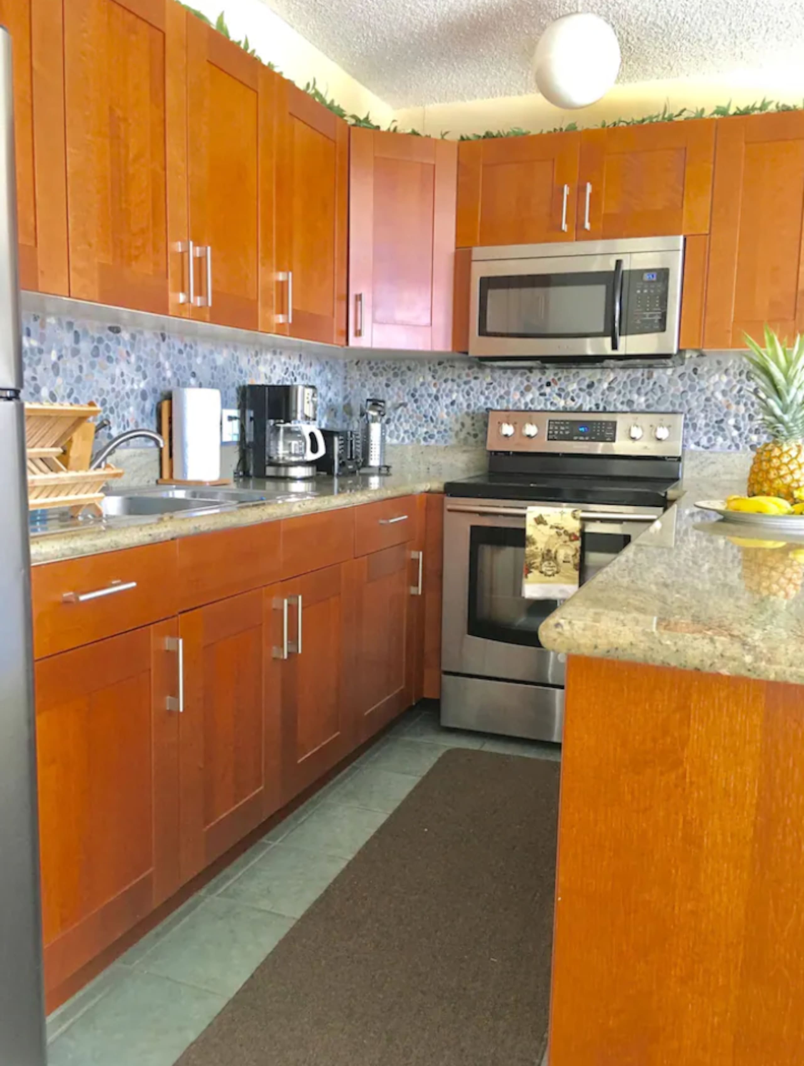 Hokusai Suite/Free Parking/WIFI/1 block to beach - Image 9