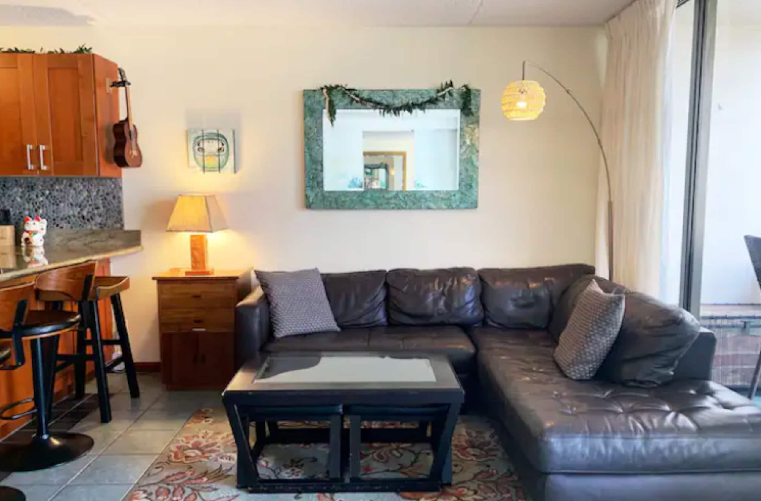 Hokusai Suite/Free Parking/WIFI/1 block to beach - Image 11