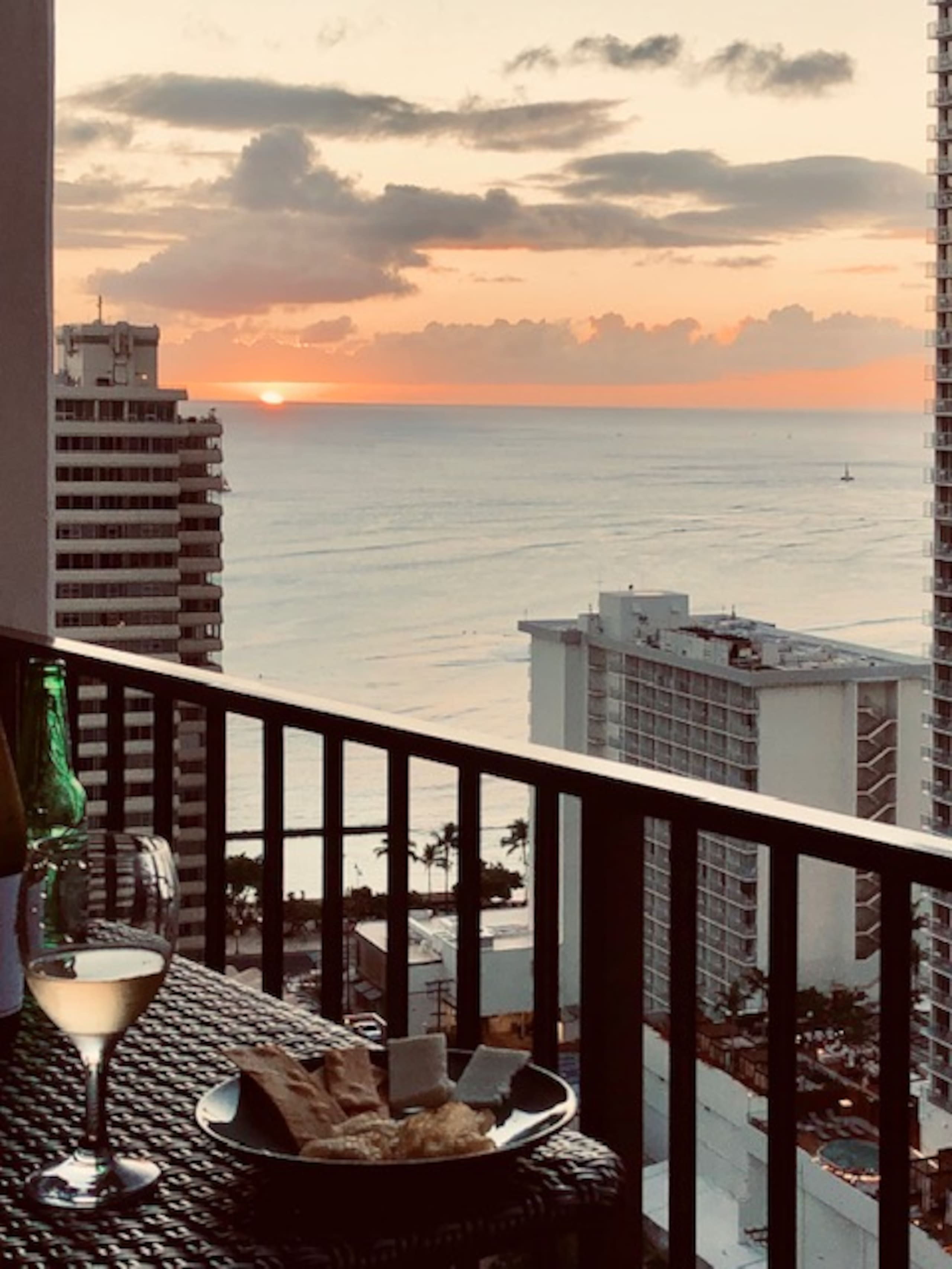 Hokusai Suite/Free Parking/WIFI/1 block to beach - Image 24