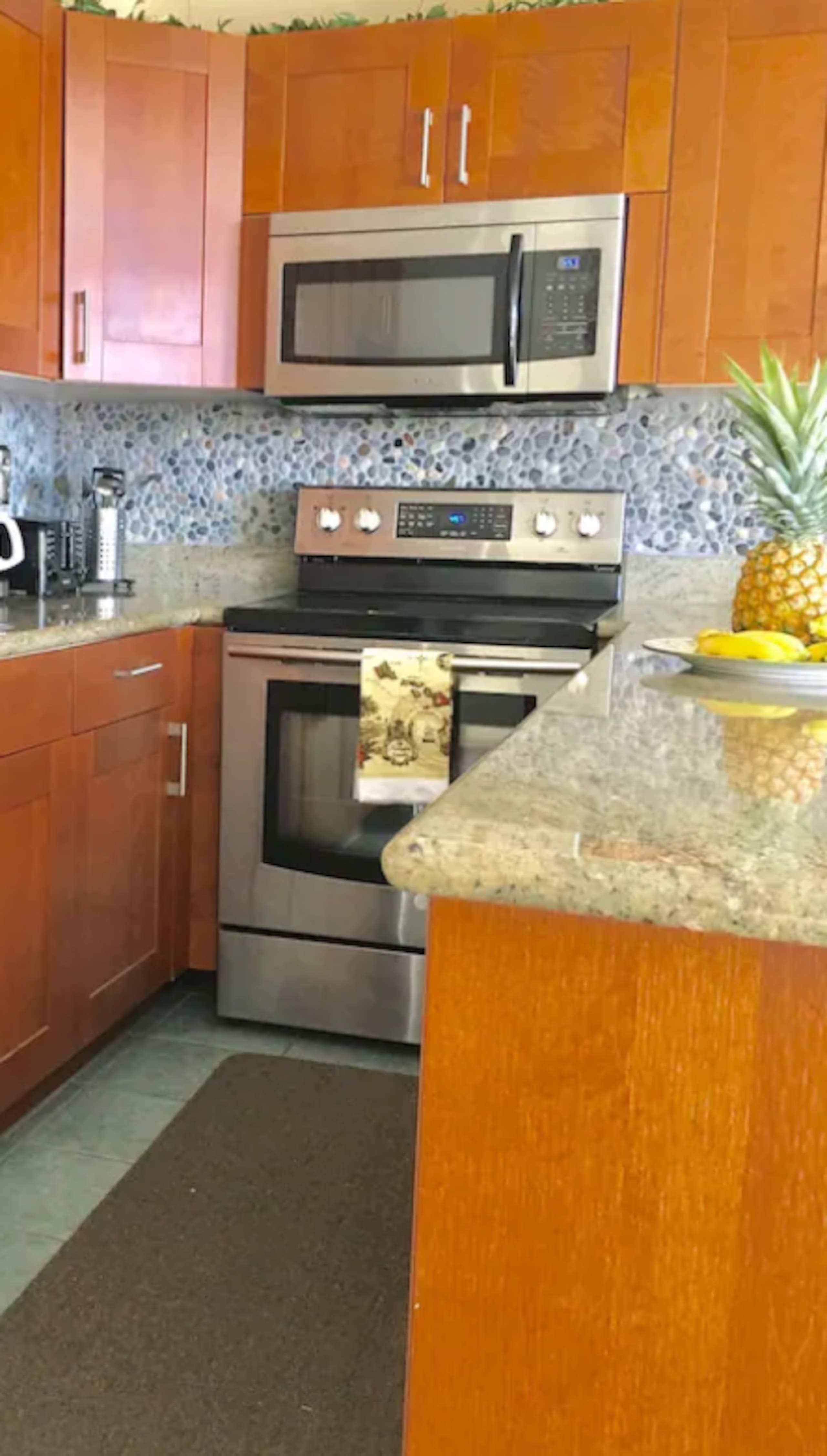 Hokusai Suite/Free Parking/WIFI/1 block to beach - Image 12