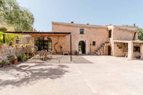 Remodeled! Cas Pomer: Cozy finca with pool