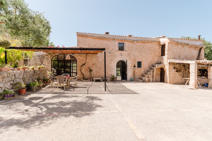 Remodeled! Cas Pomer: Cozy finca with pool