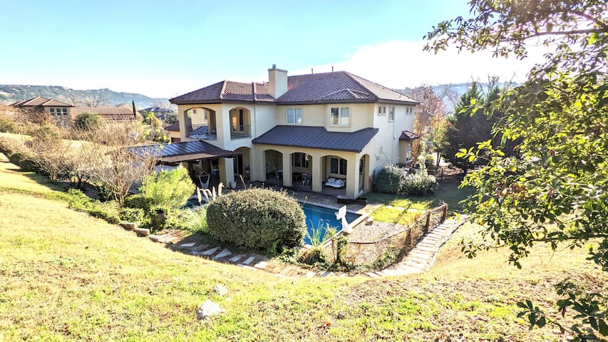 Texan Estate w/Pool Across From Lake Austin