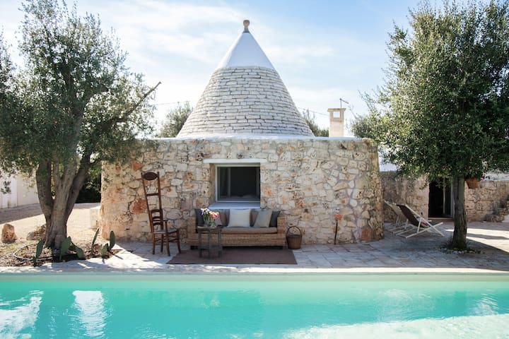 Trullo Mastro Francesco with pool for 8 guests