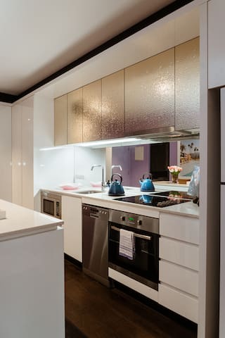 2 beds Luxury home in CBD, Unique Desgin gallery image 4