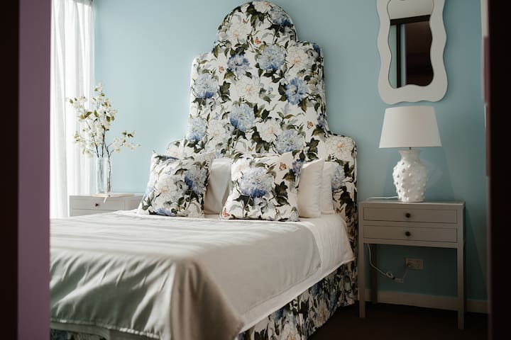 2 beds Luxury home in CBD, Unique Desgin