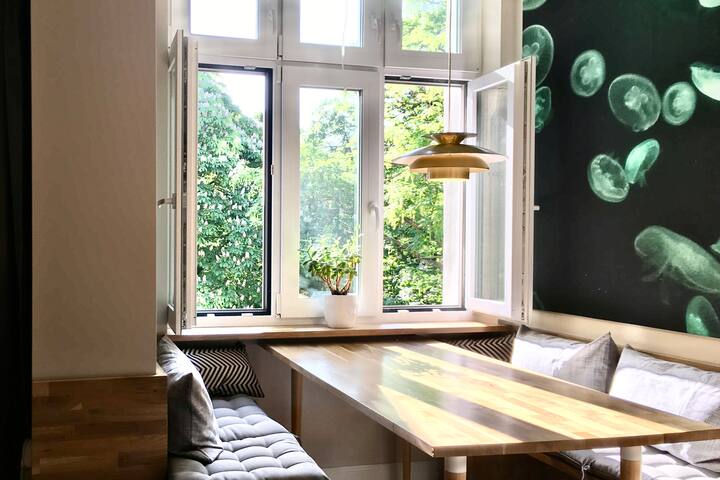 Gorgeous LEGAL Apartment for 6! 3BR / 2Bath. gallery image 2