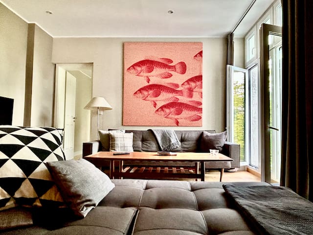 Gorgeous LEGAL Apartment for 6! 3BR / 2Bath.