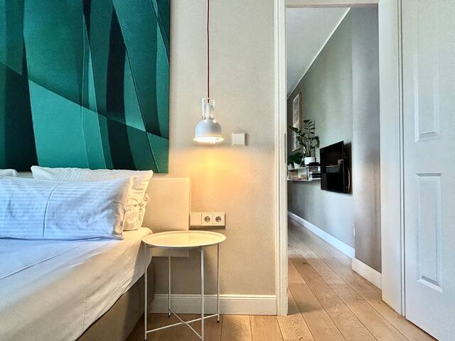 Gorgeous LEGAL Apartment for 6! 3BR / 2Bath. gallery image 5