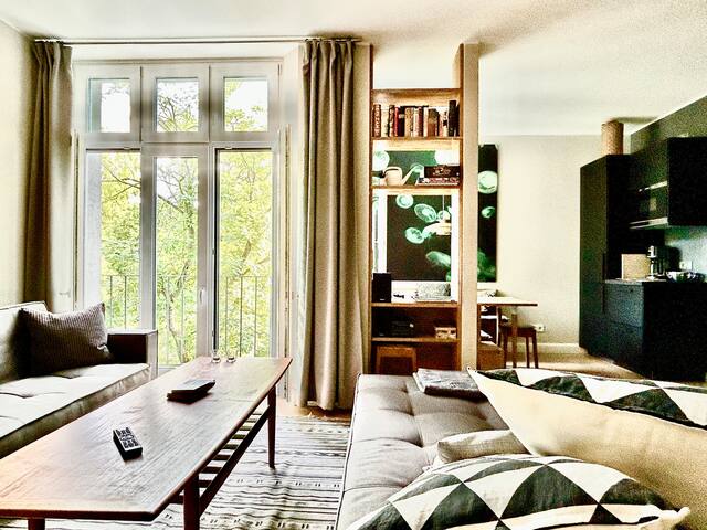 Gorgeous LEGAL Apartment for 6! 3BR / 2Bath. gallery image 3