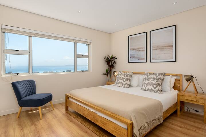 Spacious 3-Bed Apartment | Stunning Ocean Views gallery image 2