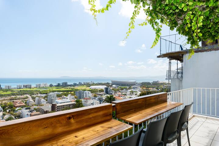 Spacious 3-Bed Apartment | Stunning Ocean Views gallery image 5