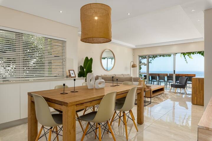Spacious 3-Bed Apartment | Stunning Ocean Views gallery image 4
