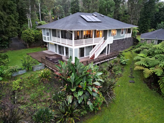 Kona Mountain Home, 3/2, lanai, hot tub, sleeps 8