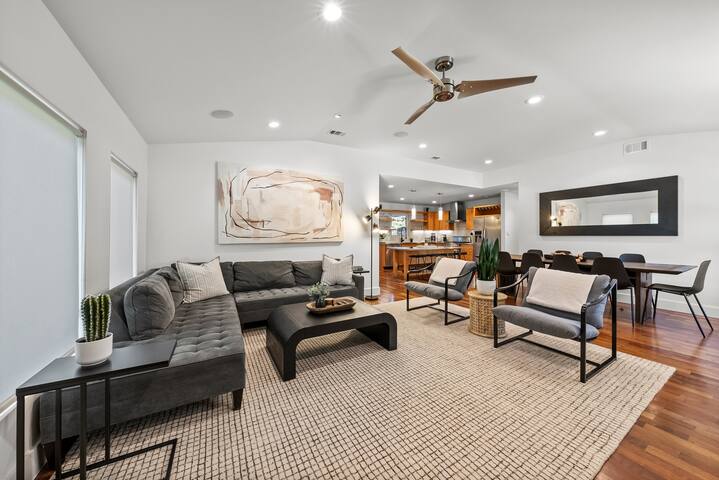 SocoVilla: Downtown Pool GolfGreen FirePit 18Beds gallery image 2