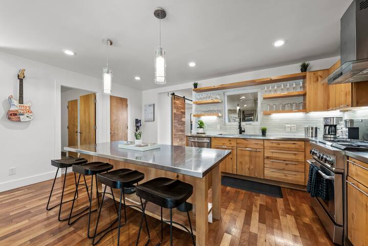 SocoVilla: Downtown Pool GolfGreen FirePit 18Beds gallery image 4