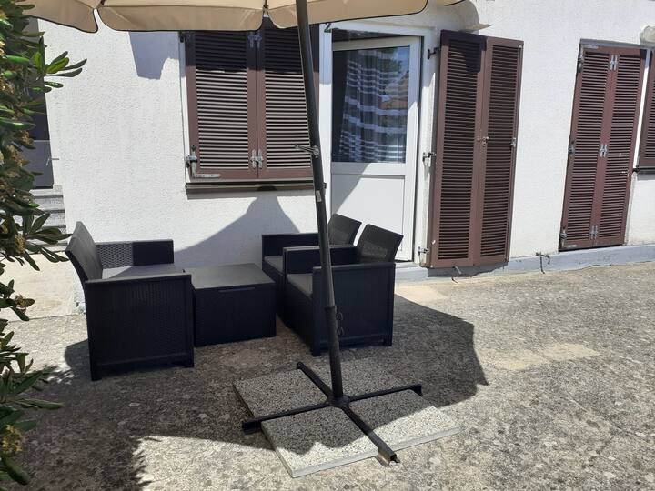 Affitto Per Le Vacanze Al Piano Terra Con Tv Satellitare - Gill Disponibile - Ponte