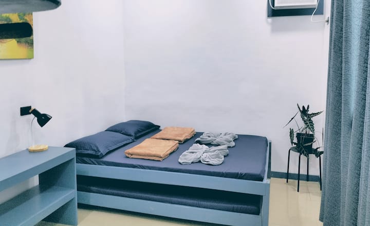 Beroom 2 - 4 pax (përfshi një krevat të hapur) me aircon.