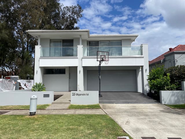 New, Centrally Located Bondi Beach House