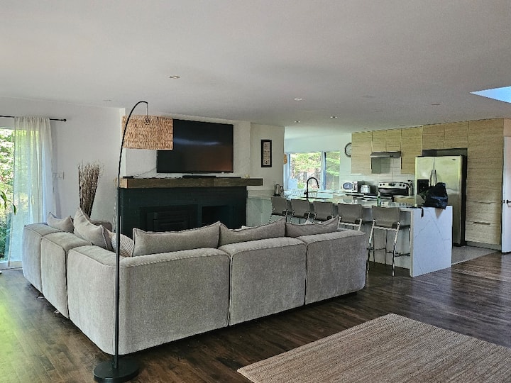 Spa, Confortable, Chaleureuse Et Contemporaine - Saint-Sauveur