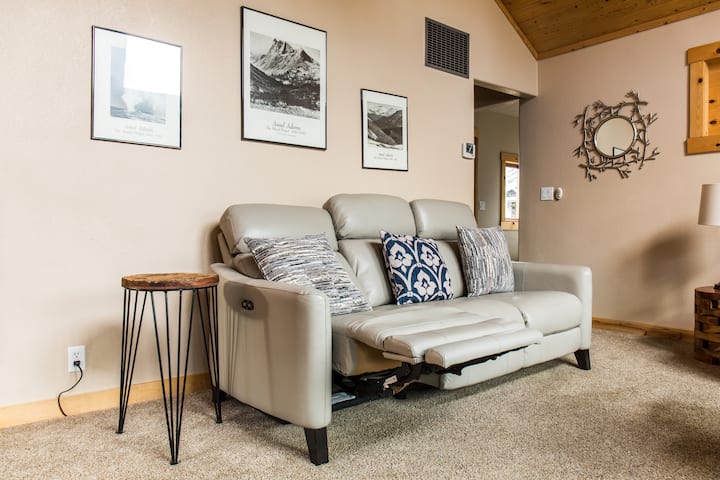 Hot Tub + Central Location Creates  Memories - Bend, OR