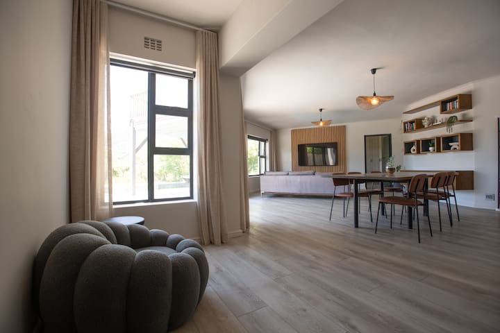 Bright and spacious home with private pool gallery image 3