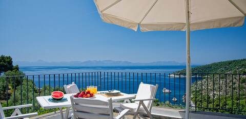 Stunning Sea Views, Infinity Pool, Peaceful, wI-FI