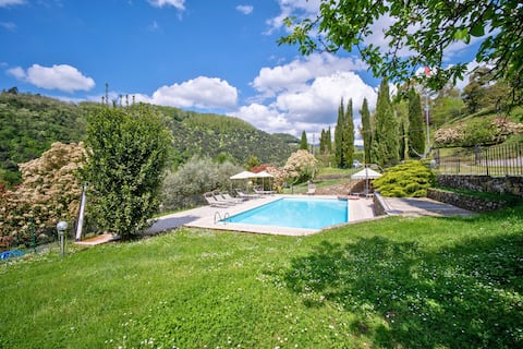 Villa with private pool – families & groups