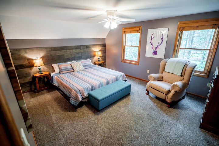 Master Bedroom with ceiling fan and King Bed - Upstairs.

George, a guest from 2022, said "A very beautiful home. Great location. Very quiet. I would highly recommend this home. Jason is great to deal with. Very easy to reach and talk to."