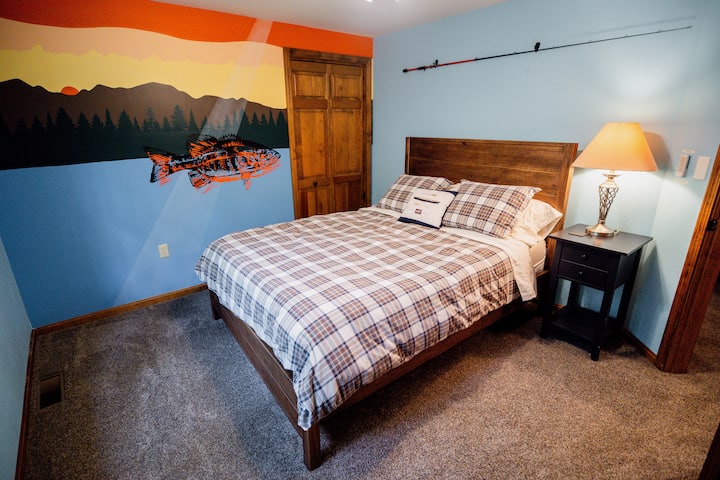 This is our Bass Bedroom, located upstairs featuring a queen bed and ceiling fan. Check out our SWEET murals - Hand-painted by the fabulous Andy Bablo from Steez Design. His work is all over New Hampshire and Massachusetts.