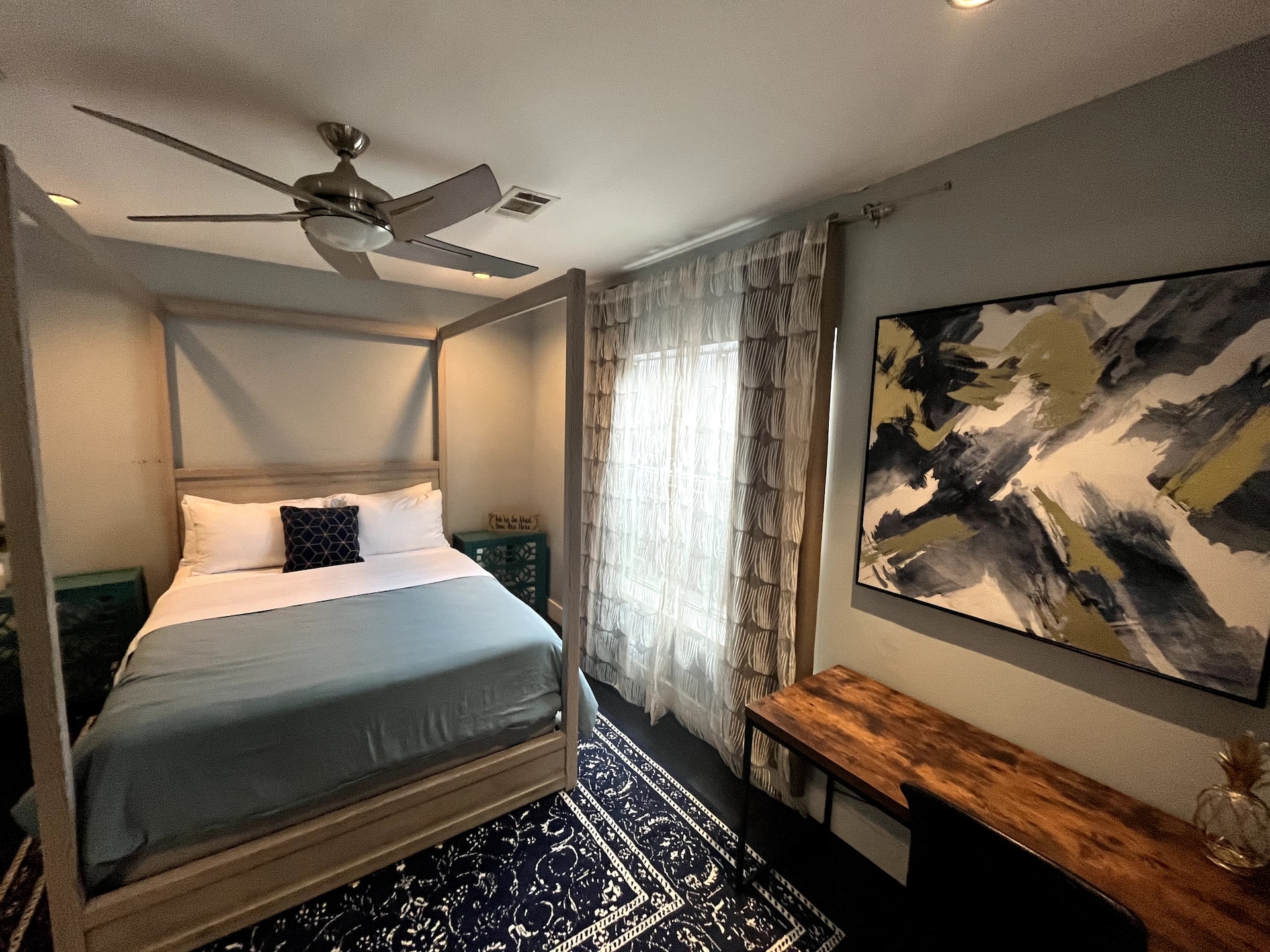 Downtown/Deep Ellum Great Location Very Private