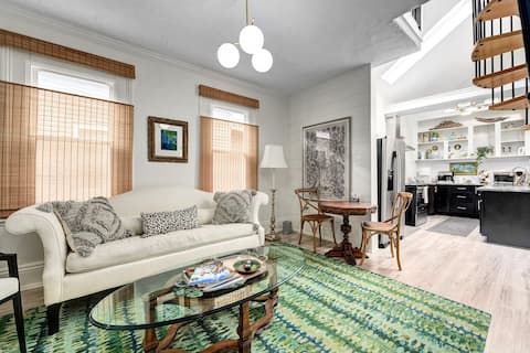Top Airbnb: The Emma Cottage in Ohio City - 2 Full Bathrooms in Ohio City