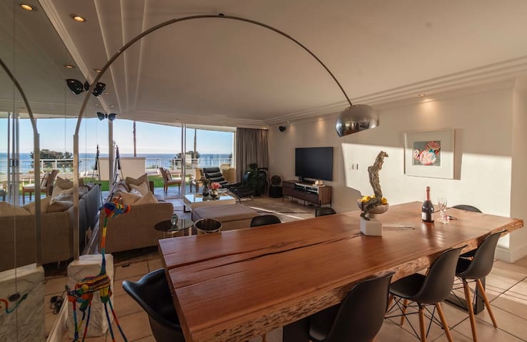 Bantry Bay Oceanfront Luxury Apartment I Sleeps 6