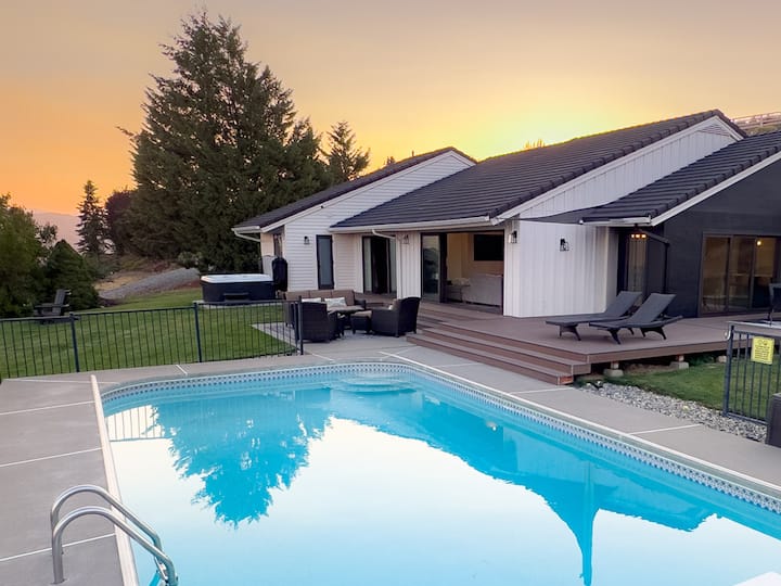 Amazing view home with pool/spa