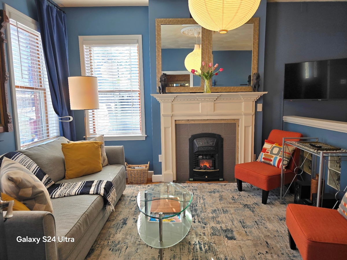 غرفة معيشة مع أيردريم، أريكة نوم كوين.