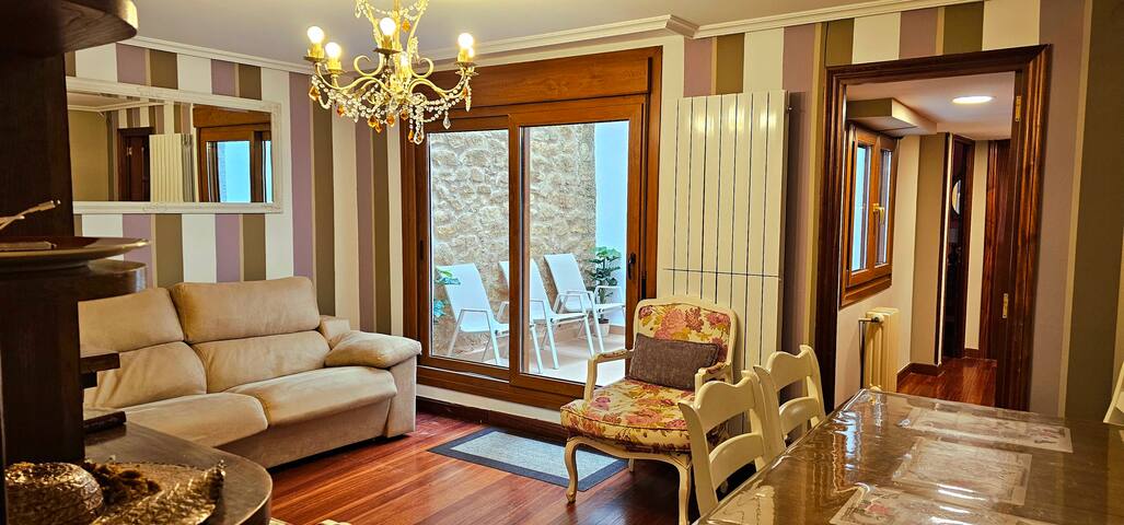 LA CASA DE LORENZO, 140 m2, CENTRO DE LAGUARDIA.