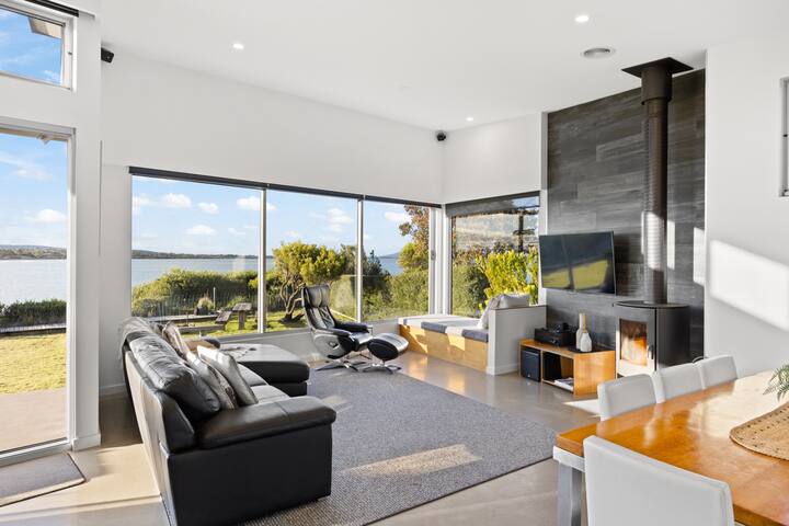 Family Friendly! Bluff Cove – Beachfront House gallery image 5