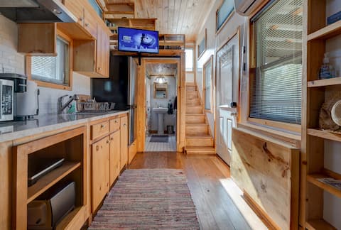Atlanta HGTV Spacious Eco Tiny House Cabin 2BD
