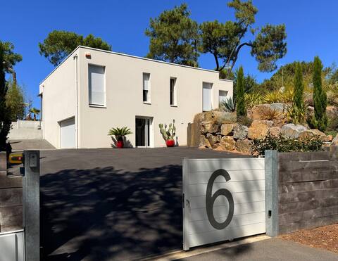 Villa Le Cube
in the heart of the pine forest