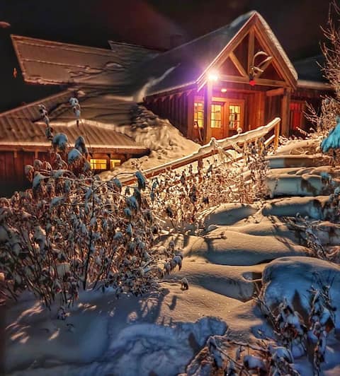 Lavender Cabin | Chalet | Sleeps 10 | Larch Hills