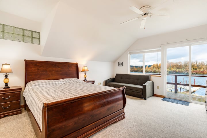 الجناح العلوي رقم1 - غرفة نوم رئيسية مع سرير كوين وأريكة