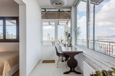 Popular Airbnb listing: Bright Studio With Terrace & View Over Athens in νεαπολη I