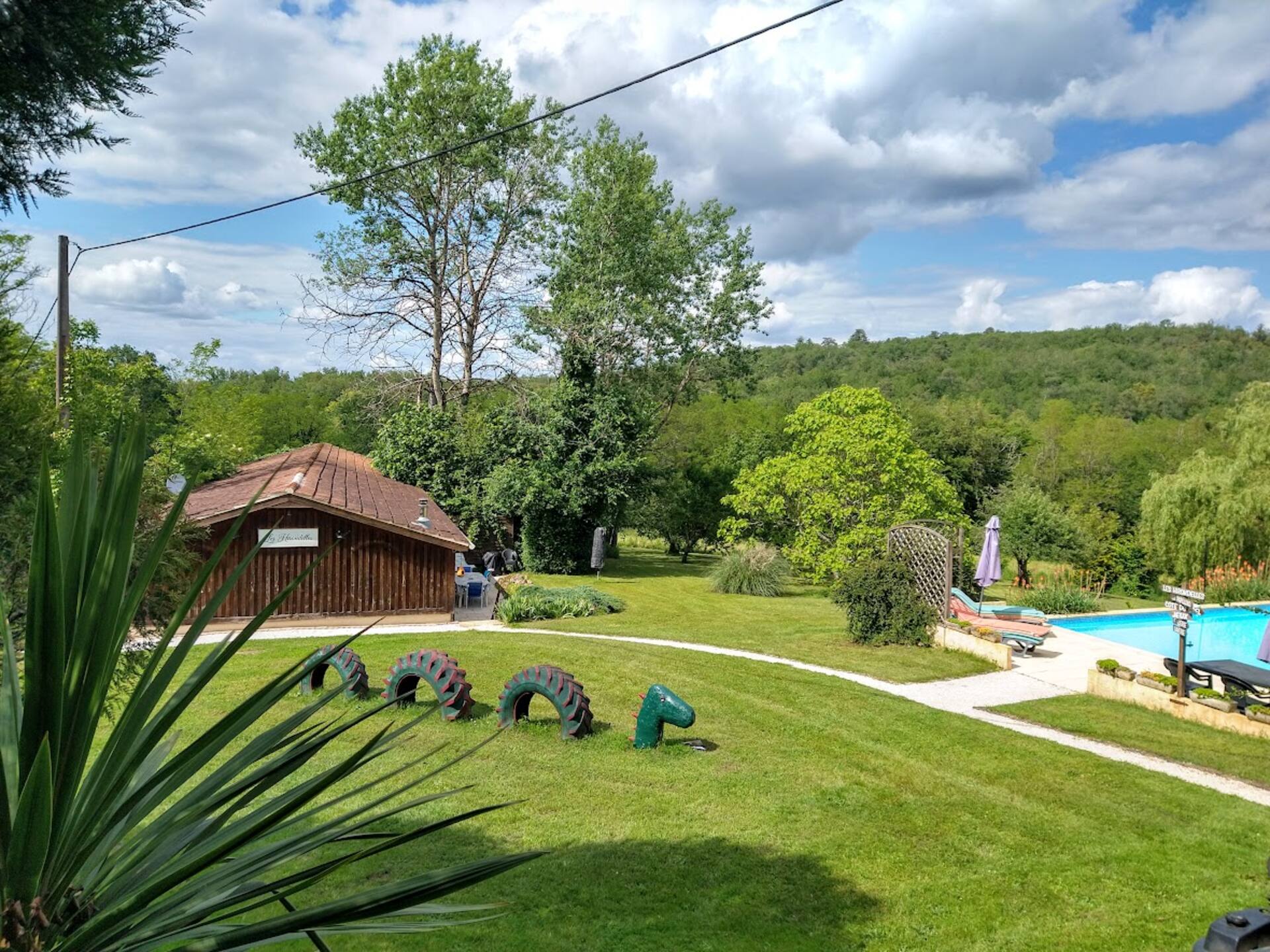 Casa de turismo rural bonita, piscina, localização pacífica, atrações e atividades fantásticas