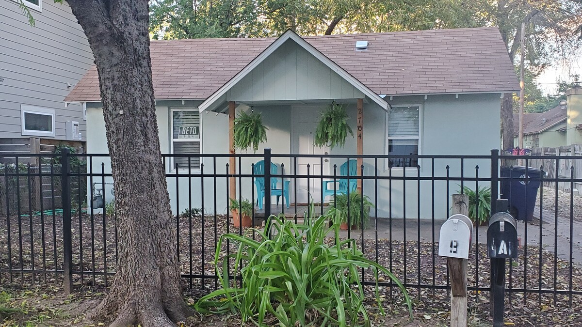 Casa De Gracia-Walk/Ride bike to All things Austin