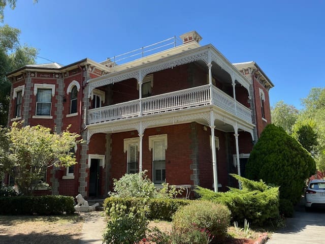 Stay in a Mansion in Yarraville with parking